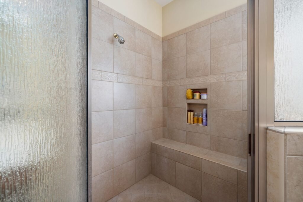 Cabine de douche avec bac extra-plat