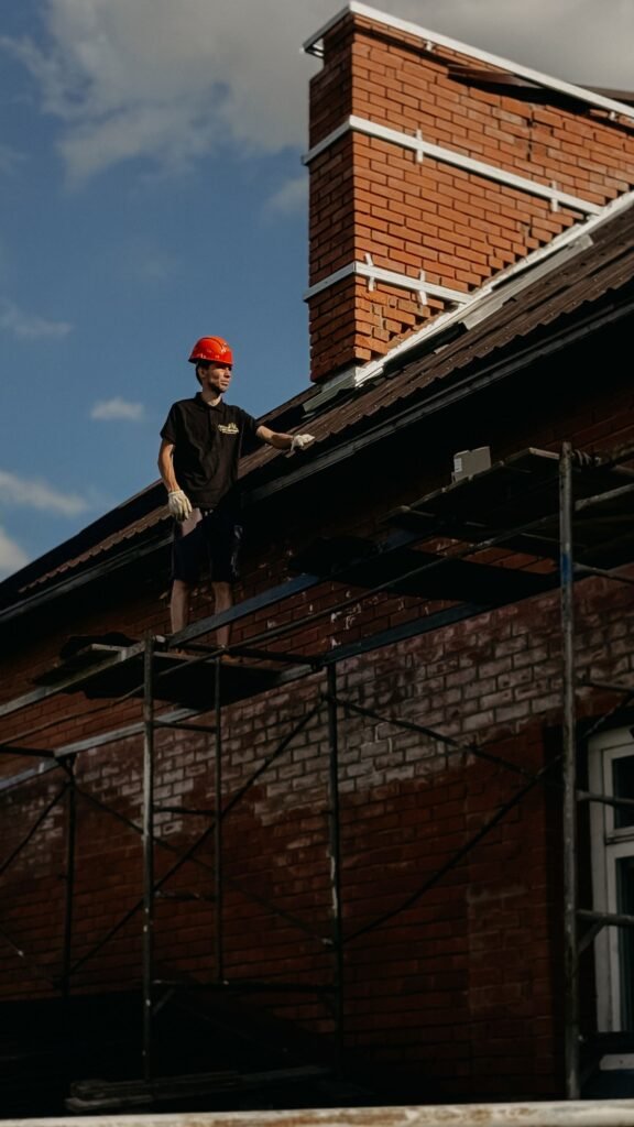 Échafaudage pour la rénovation d'une toiture