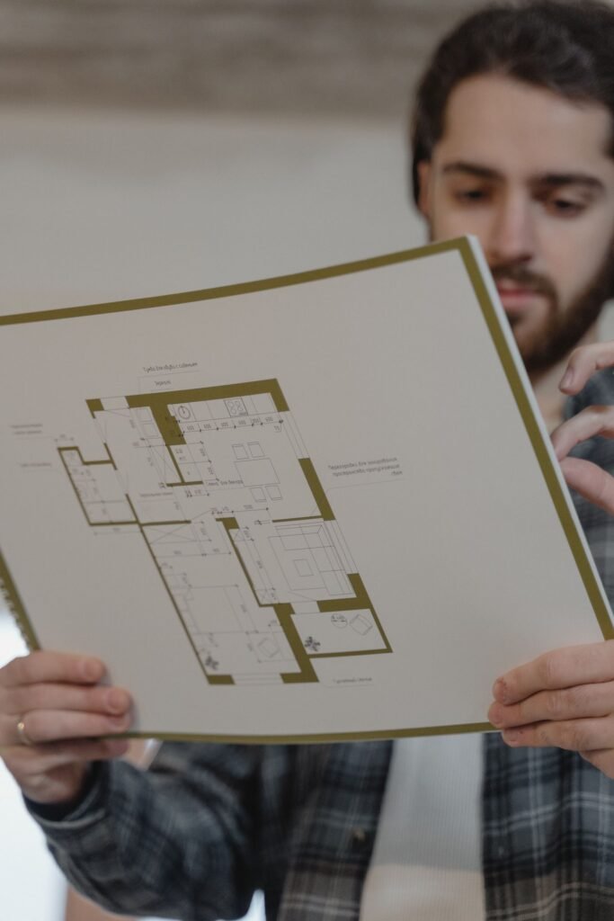 Qui sommes-nous : l'équipe Go Rénovation prépare un projet