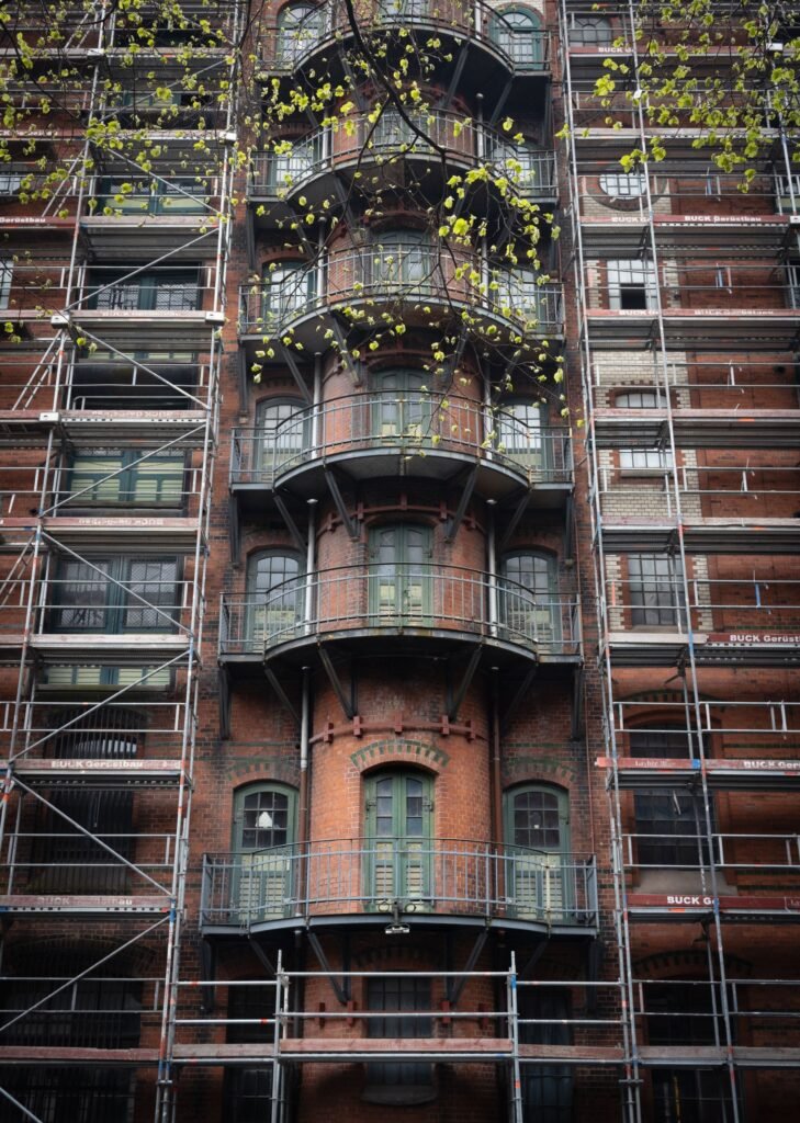 Façade en rénovation à Charleroi