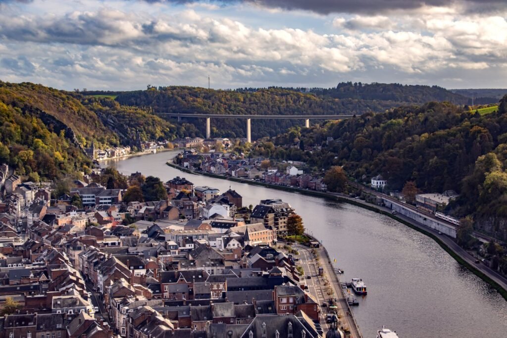 Rénovation Wavre : ville au bord de la rivière