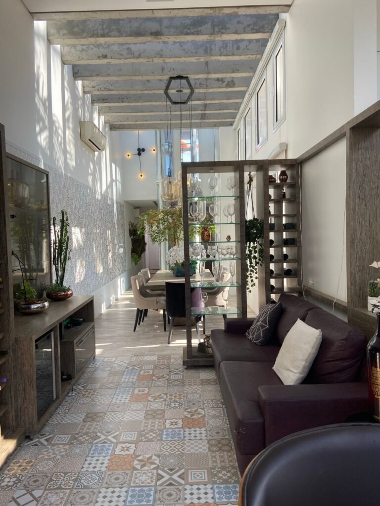 Séjour lumineux après rénovation à Woluwe-Saint-Pierre